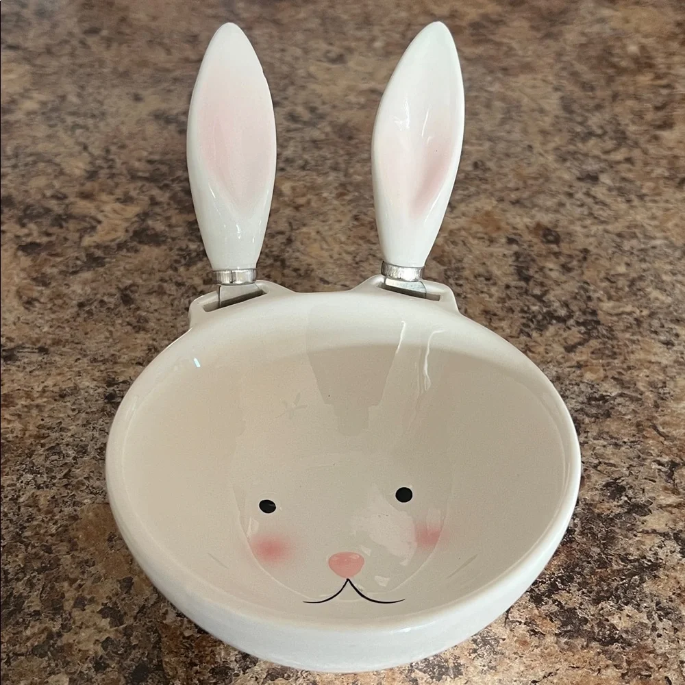 Baxter Bunny Ceramic Bowl & 2 Stainless steel Knives Spreader 3 Piece Set
